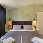 Apartament Joy Heated Pool