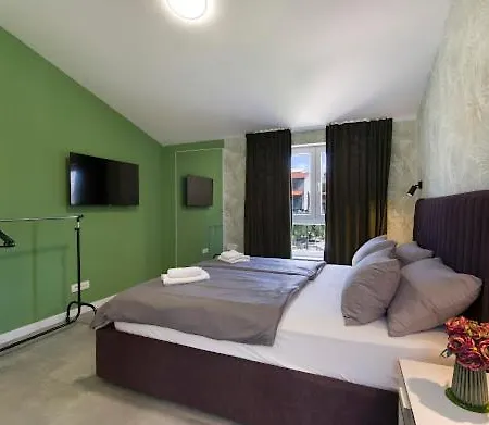 Joy Heated Pool Apartman
