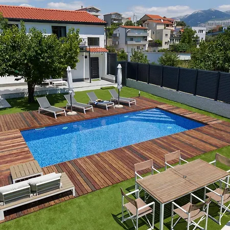 Villa Joy Heated Pool Apartment