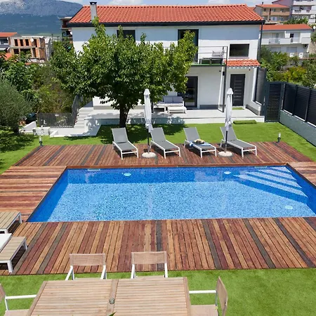 Joy Heated Pool Split