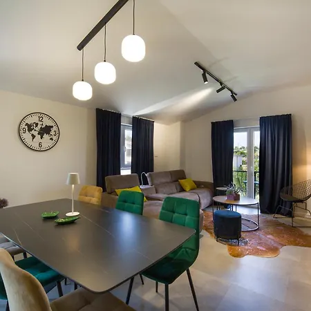 Joy Heated Pool Apartment *