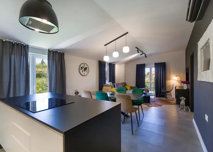 Villa Joy Heated Pool Apartment