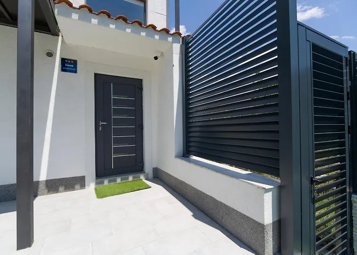 Villa Joy Heated Pool Apartment *