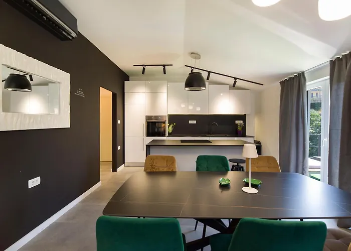 Villa Joy Heated Pool Apartment