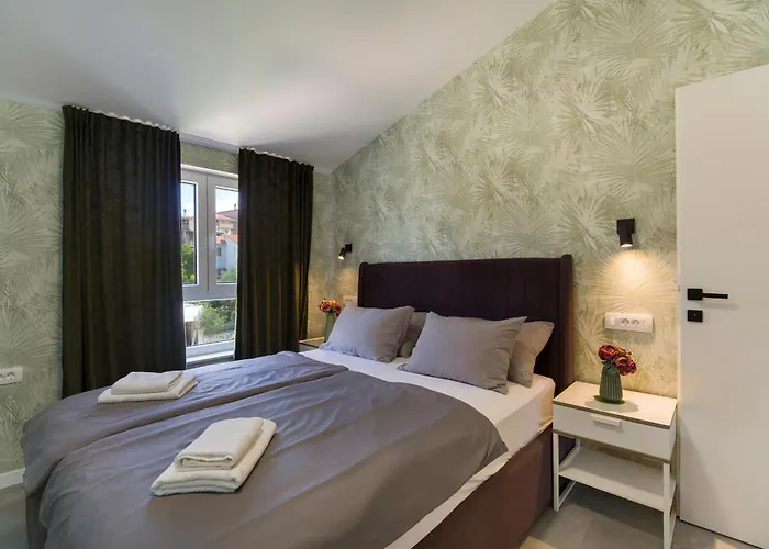 Apartment Villa Joy Heated Pool Split