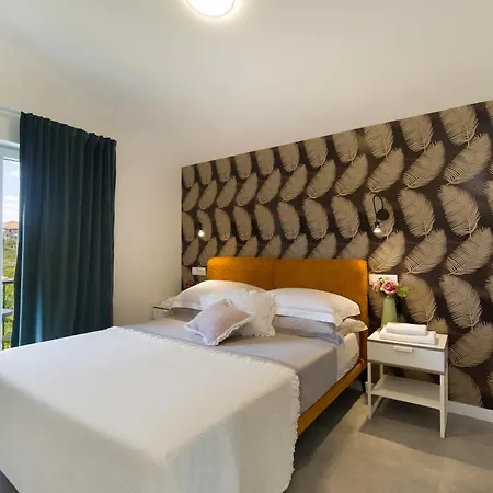 Joy Heated Pool Appartement Split